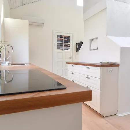 Three-bedroom In Semesterbostad