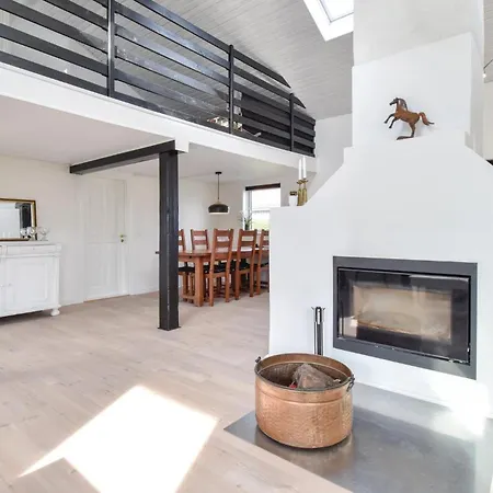בית נופש Three-bedroom In *